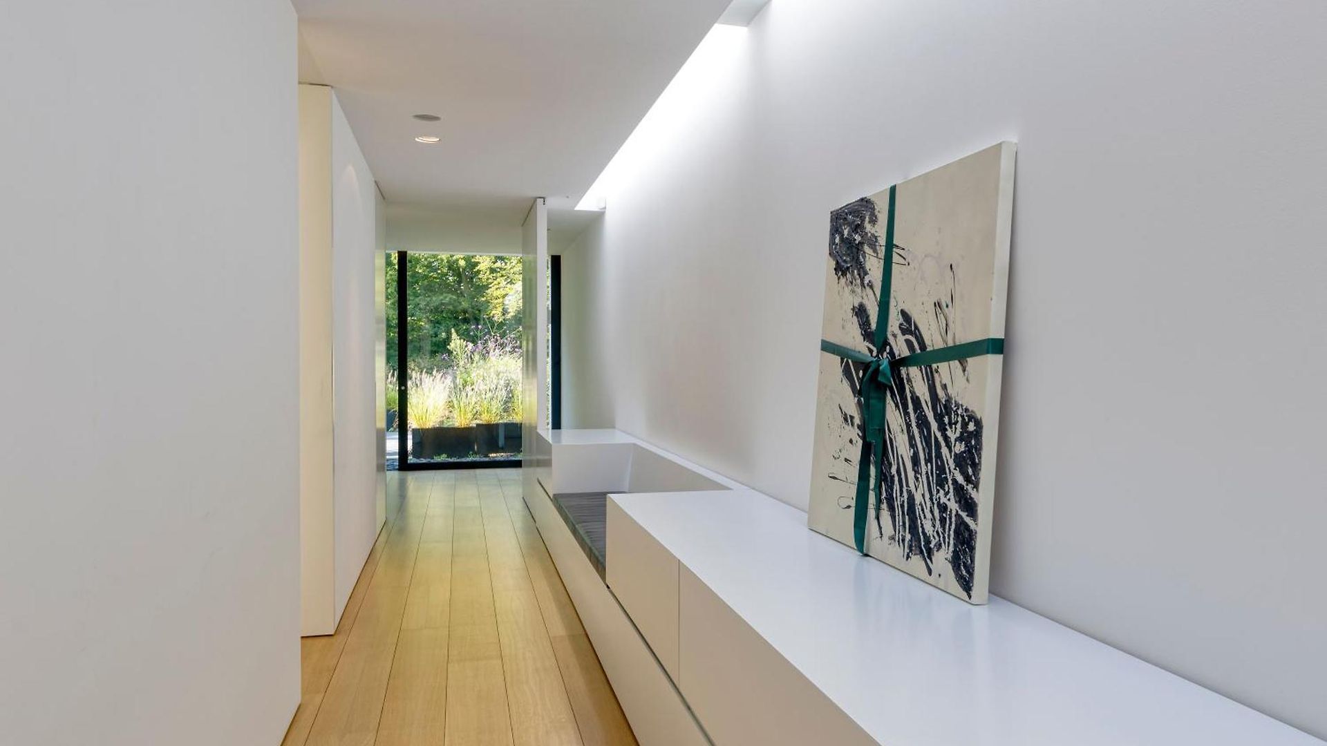 Luxurious 1000m2 With Garden And Pool
