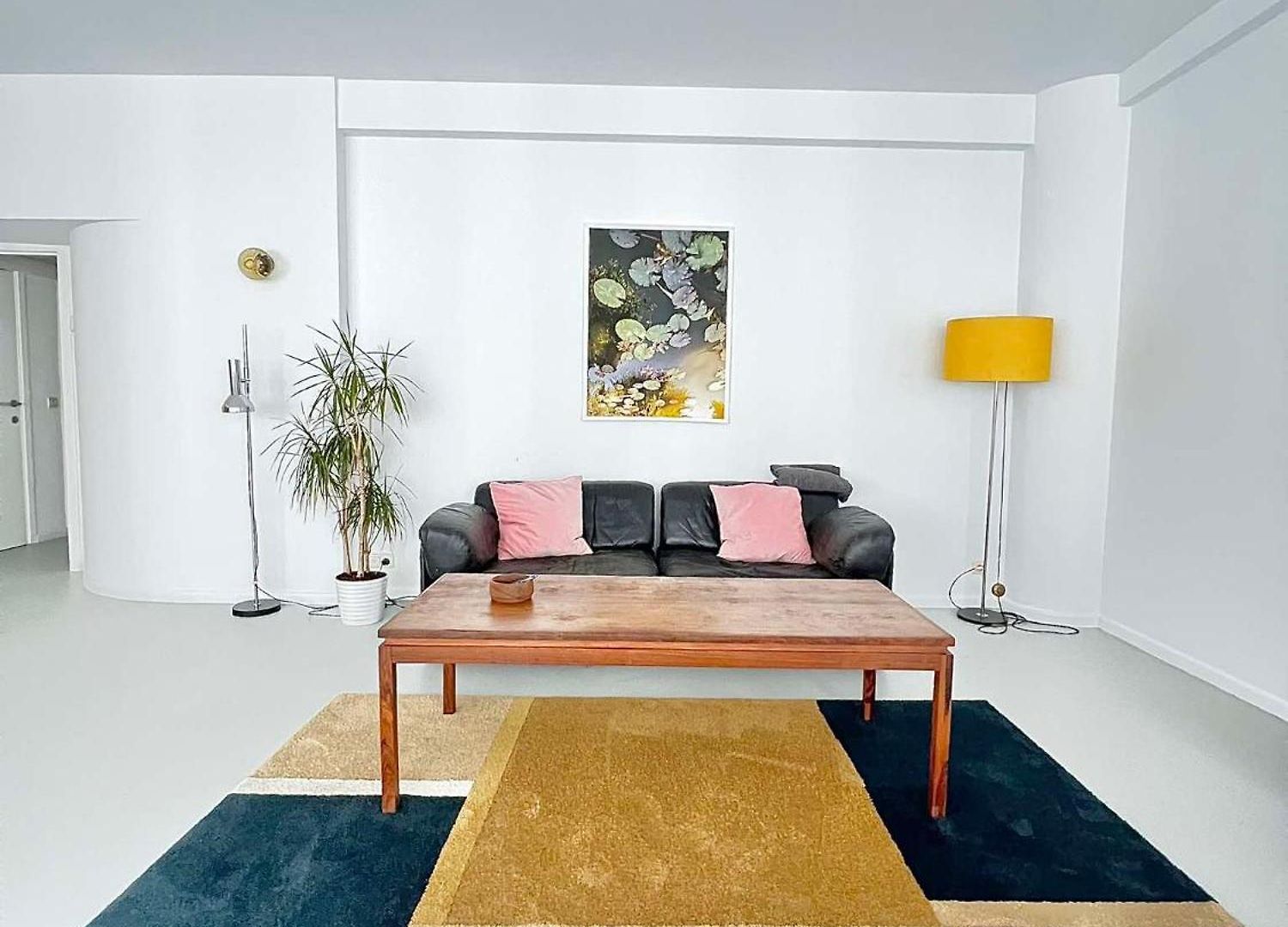 5 Min From Grand Place 1 Bedroom Apt Renovated! *