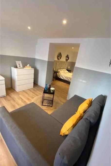 Appartement Superbe Full Equipe Avec Cour Exterieur