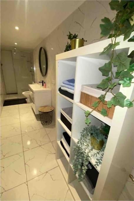 Superbe Full Equipe Avec Cour Exterieur Appartement