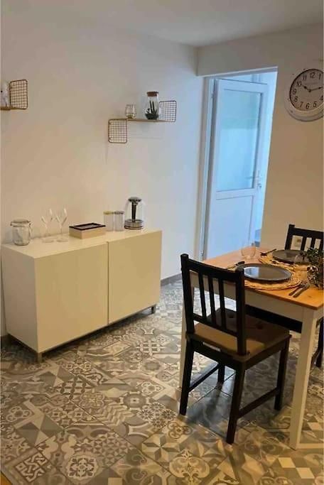 Superbe Full Equipe Avec Cour Exterieur Appartement Brussel