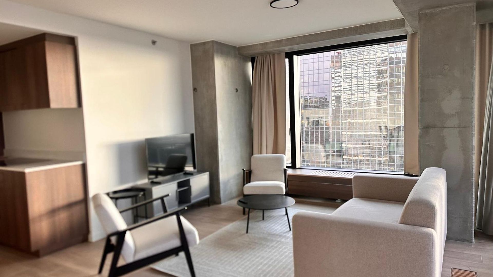 Beautiful With Panoramic View Of Center With Roof Terrace