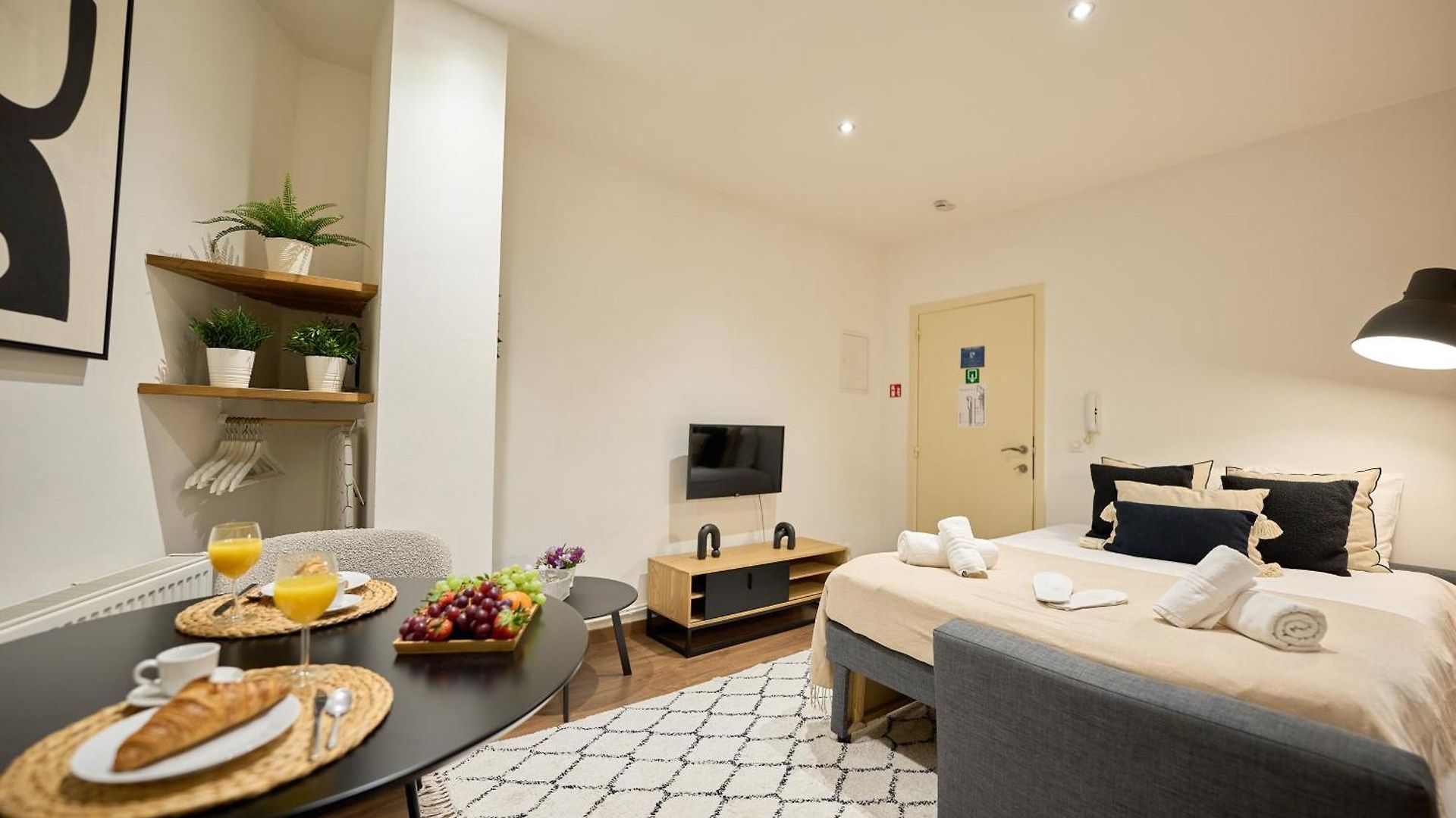 Compact & Stylish In * Brussel