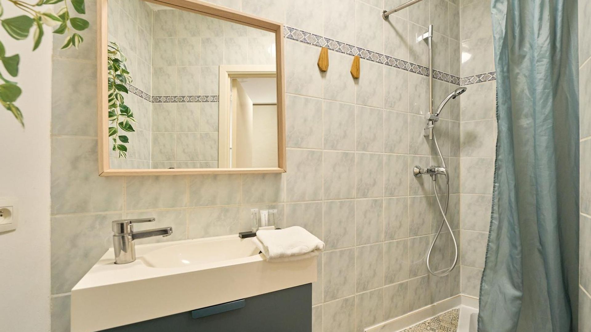 Compact & Stylish In
