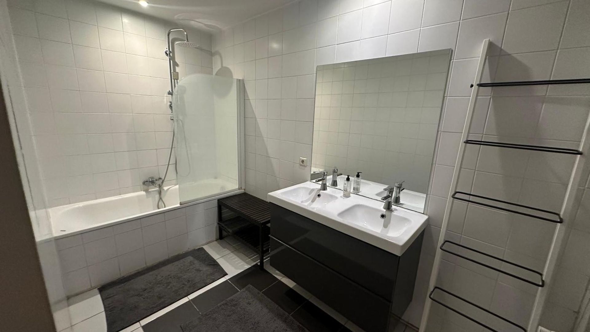 Beautiful Luxurious 1 Bedroom In The Heart Of The European Quarter * Brussel