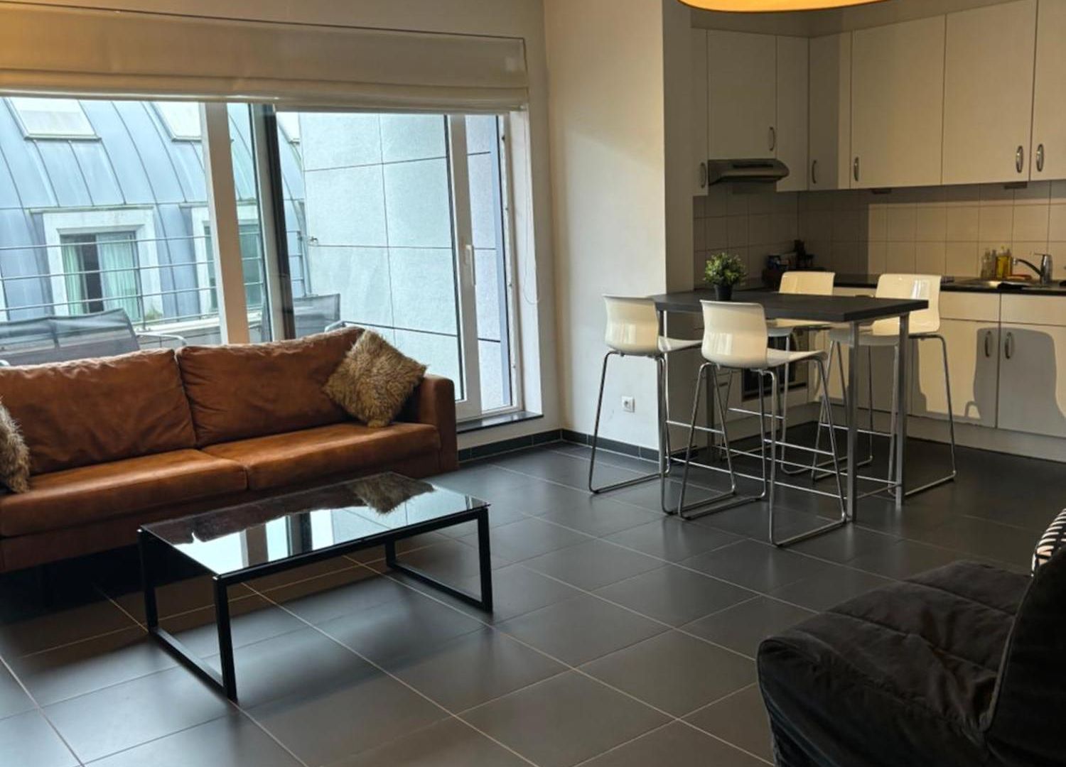 With Balcony In Center Apartment *