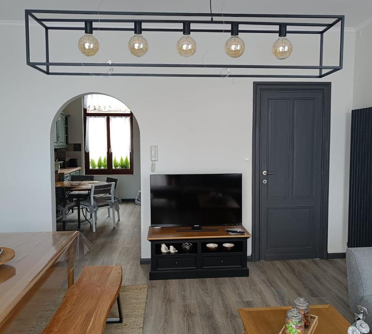 Modern Triplex 140m2 - 4 Bedrooms, 1 Living & 2 Bathrooms - 8 People In Apartment Brussels
