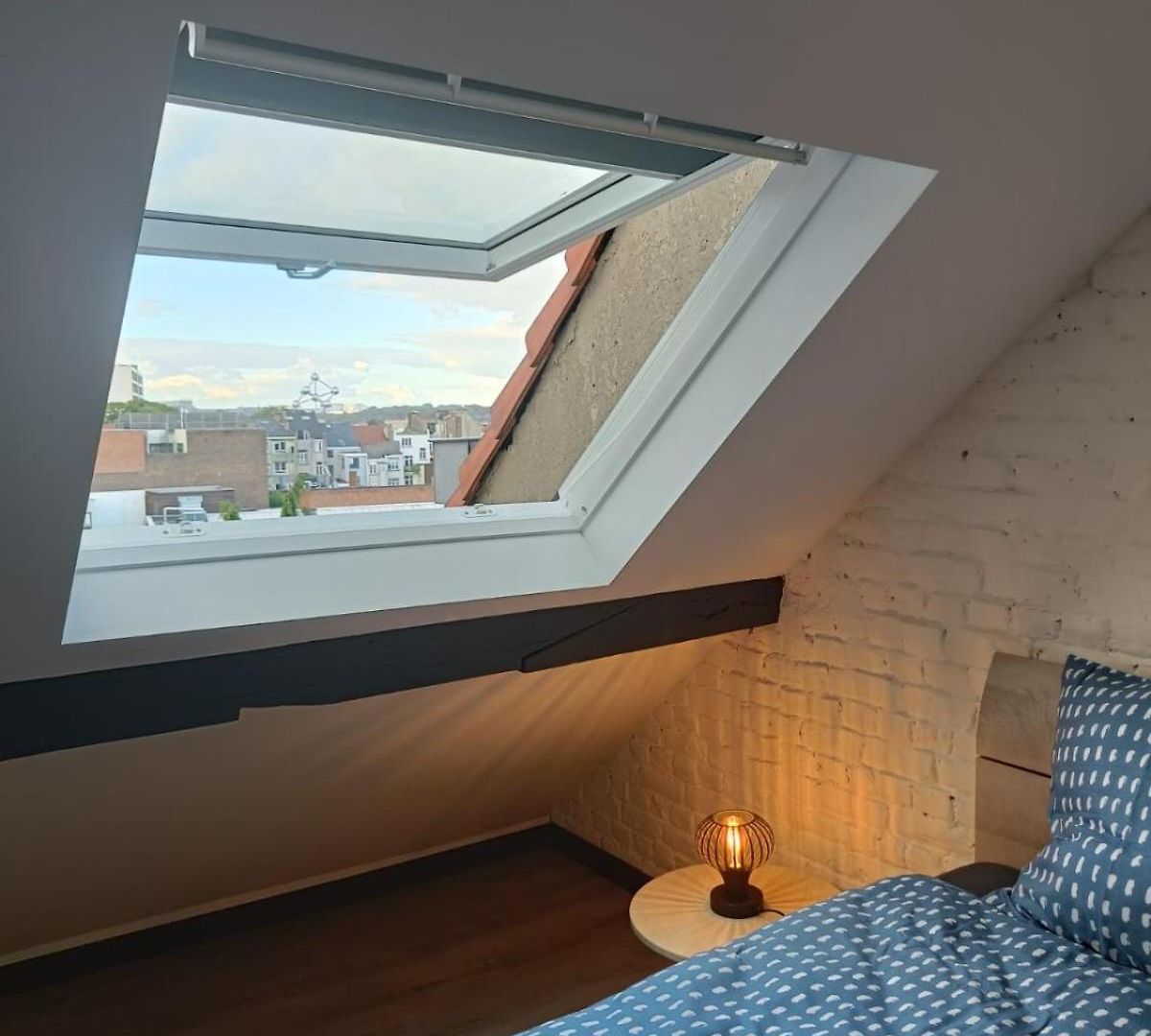 Modern Triplex 140m2 - 4 Bedrooms, 1 Living & 2 Bathrooms - 8 People In Brussels