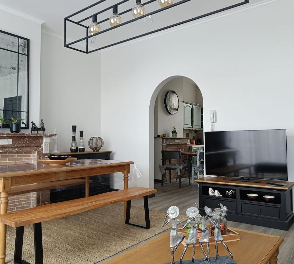 Modern Triplex 140m2 - 4 Bedrooms, 1 Living & 2 Bathrooms - 8 People In Apartment Brussels