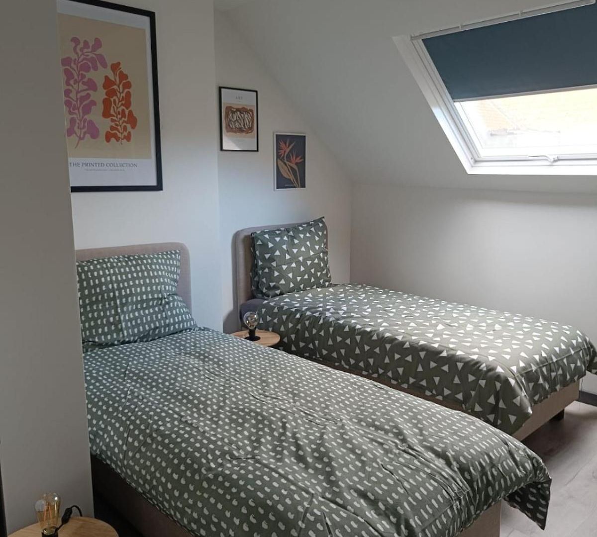 Modern Triplex 140m2 - 4 Bedrooms, 1 Living & 2 Bathrooms - 8 People In Brussels