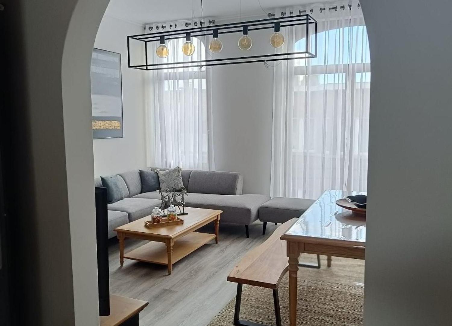 Modern Triplex 140m2 - 4 Bedrooms, 1 Living & 2 Bathrooms - 8 People In * Brussels