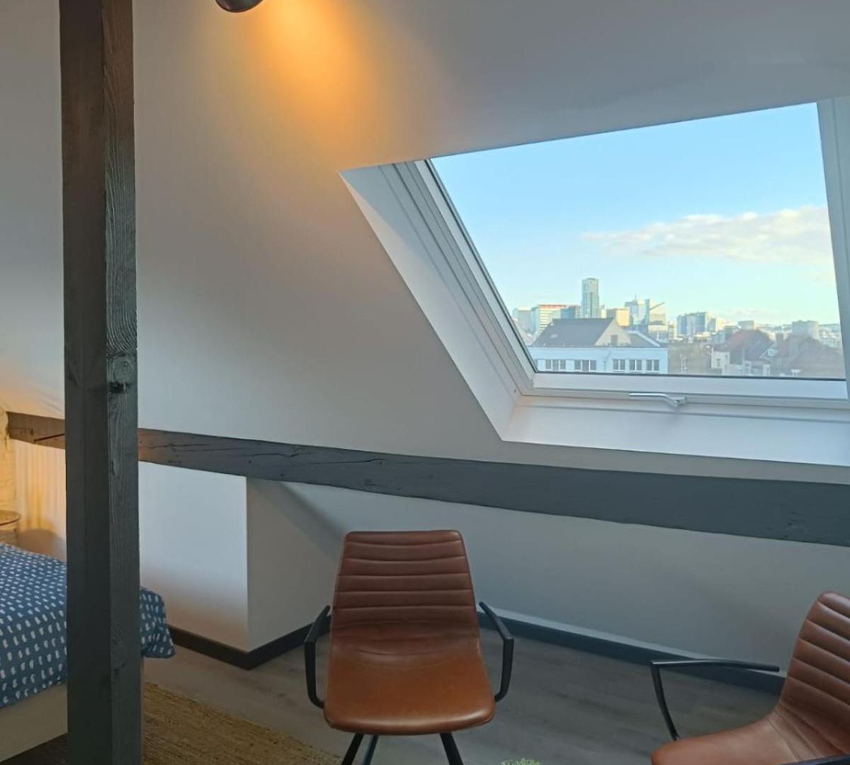 Modern Triplex 140m2 - 4 Bedrooms, 1 Living & 2 Bathrooms - 8 People In Apartment *