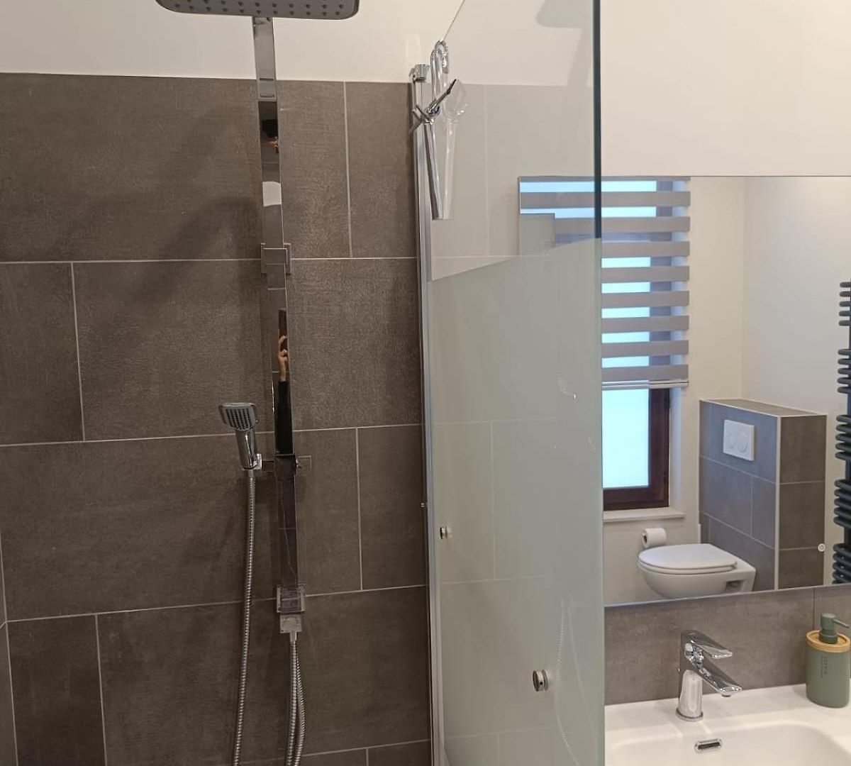 Modern Triplex 140m2 - 4 Bedrooms, 1 Living & 2 Bathrooms - 8 People In Apartment Brussels