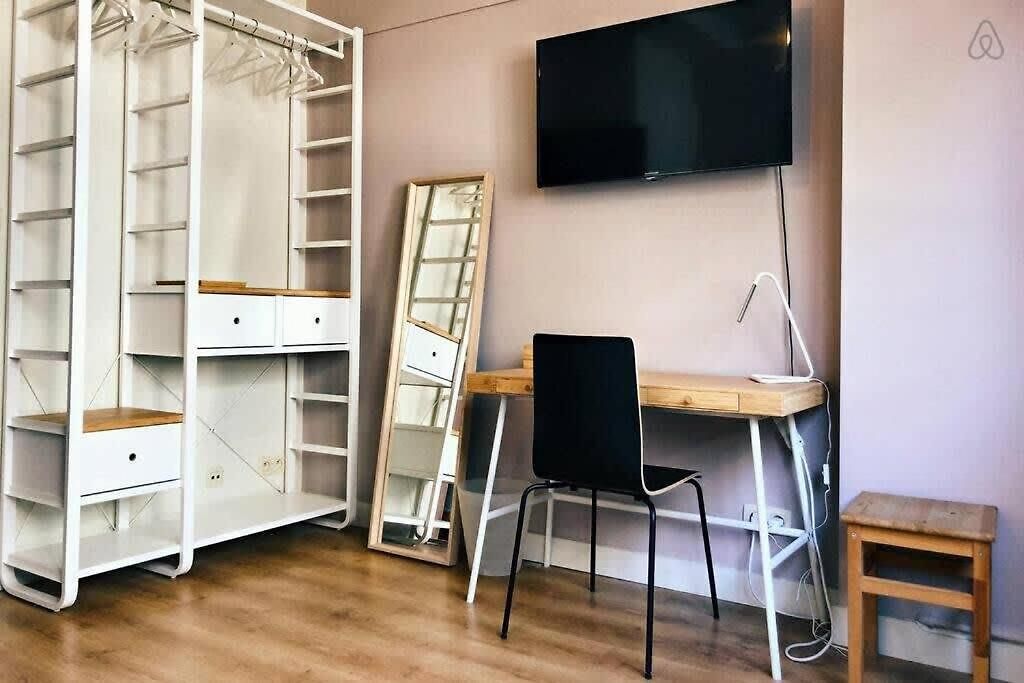 Fully Equipped Two Bedroom Schuman Area Apartment *