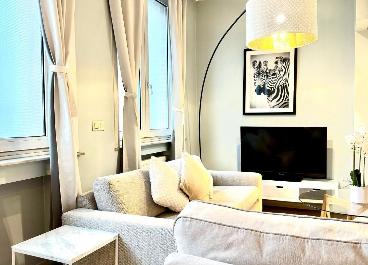 Beautiful 2 Bedroom Familiar Luxury Apartment Brussels