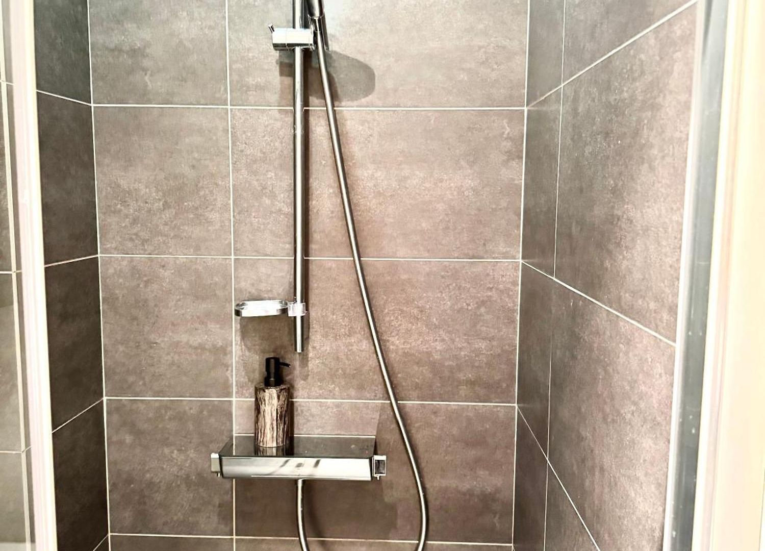 Beautiful 2 Bedroom Familiar Luxury Apartment