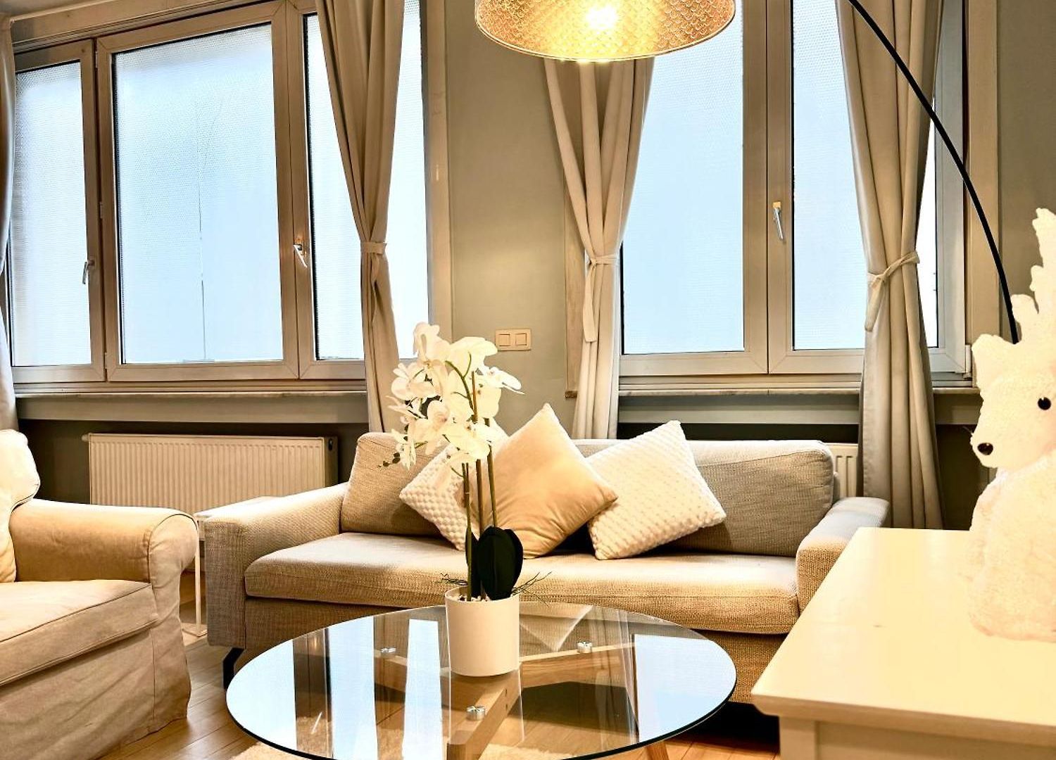 Beautiful 2 Bedroom Familiar Luxury Apartment *