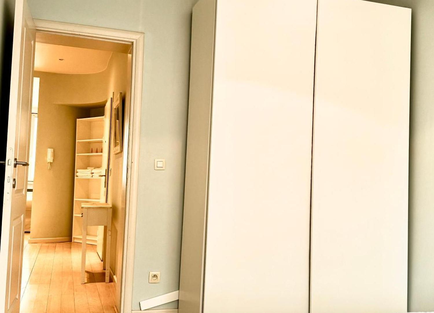 Beautiful 2 Bedroom Familiar Luxury Apartment *