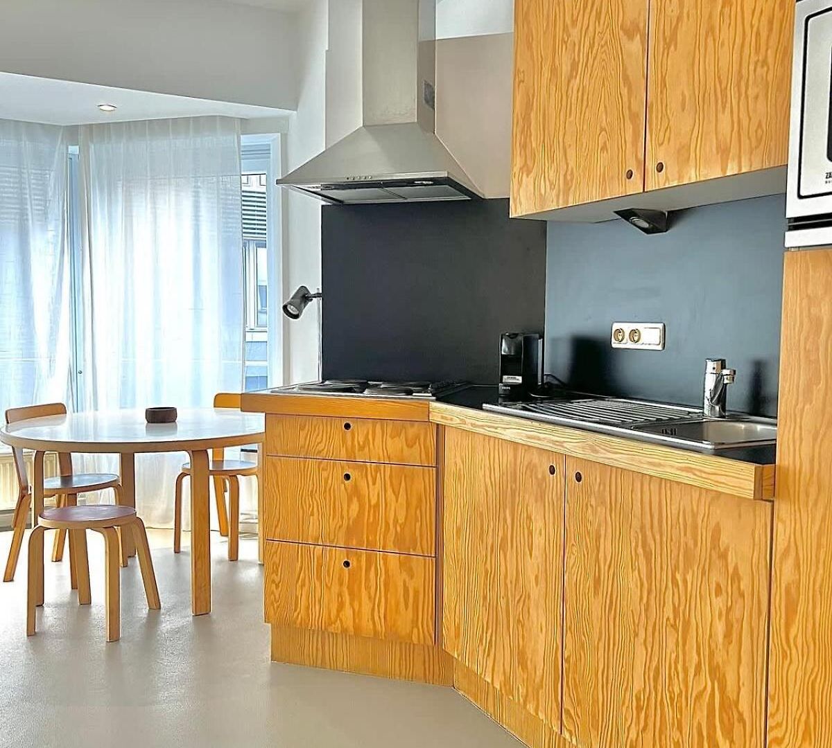 Apartment 5 Min From Grand Place 1 Bedroom Apt Renovated! *