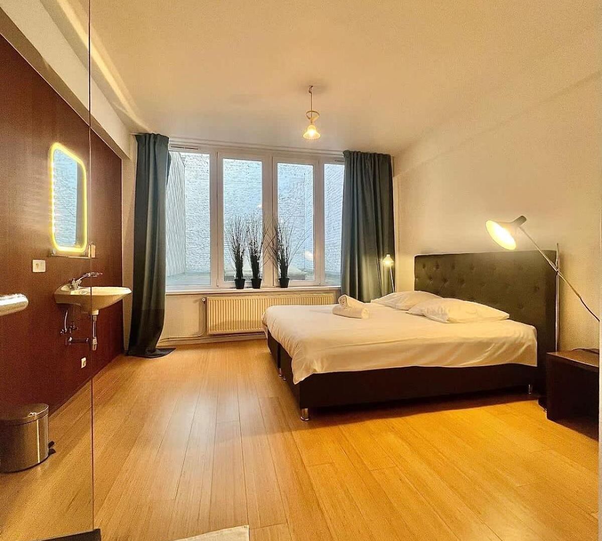 Apartment 5 Min From Grand Place 1 Bedroom Apt Renovated! *