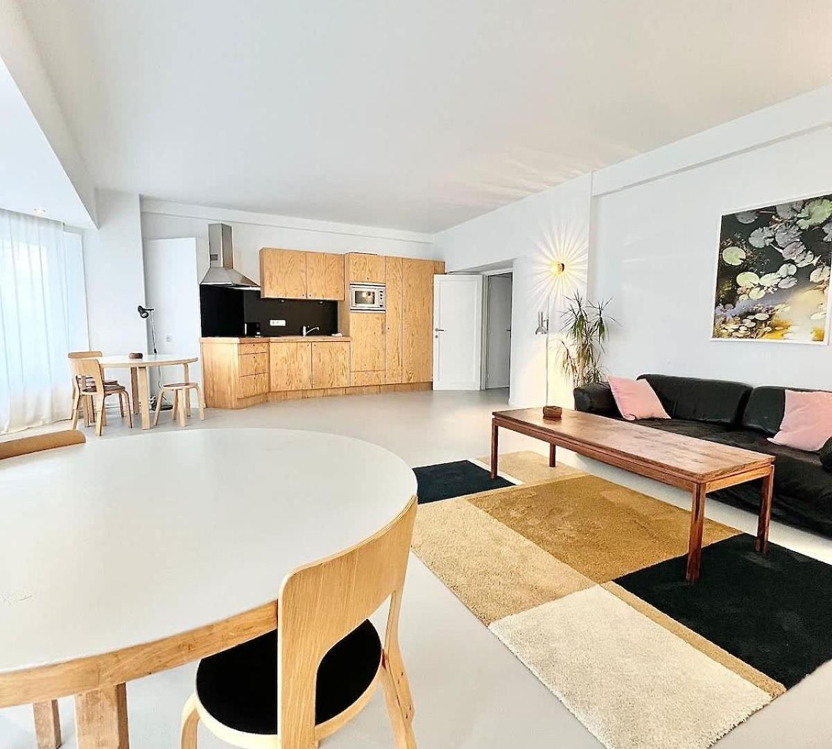5 Min From Grand Place 1 Bedroom Apt Renovated!