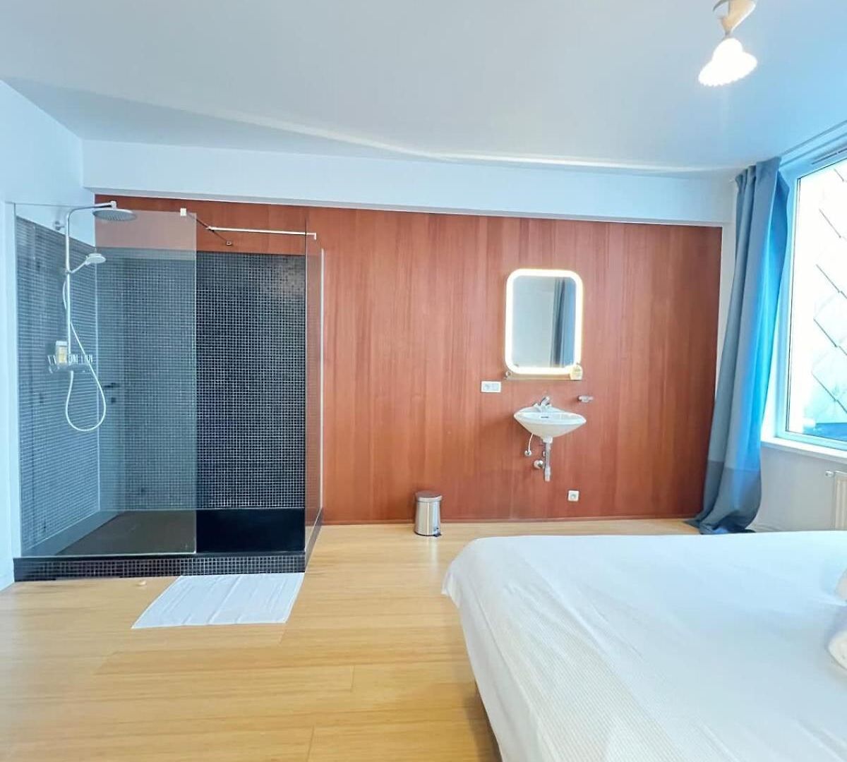 Apartment 5 Min From Grand Place 1 Bedroom Apt Renovated!