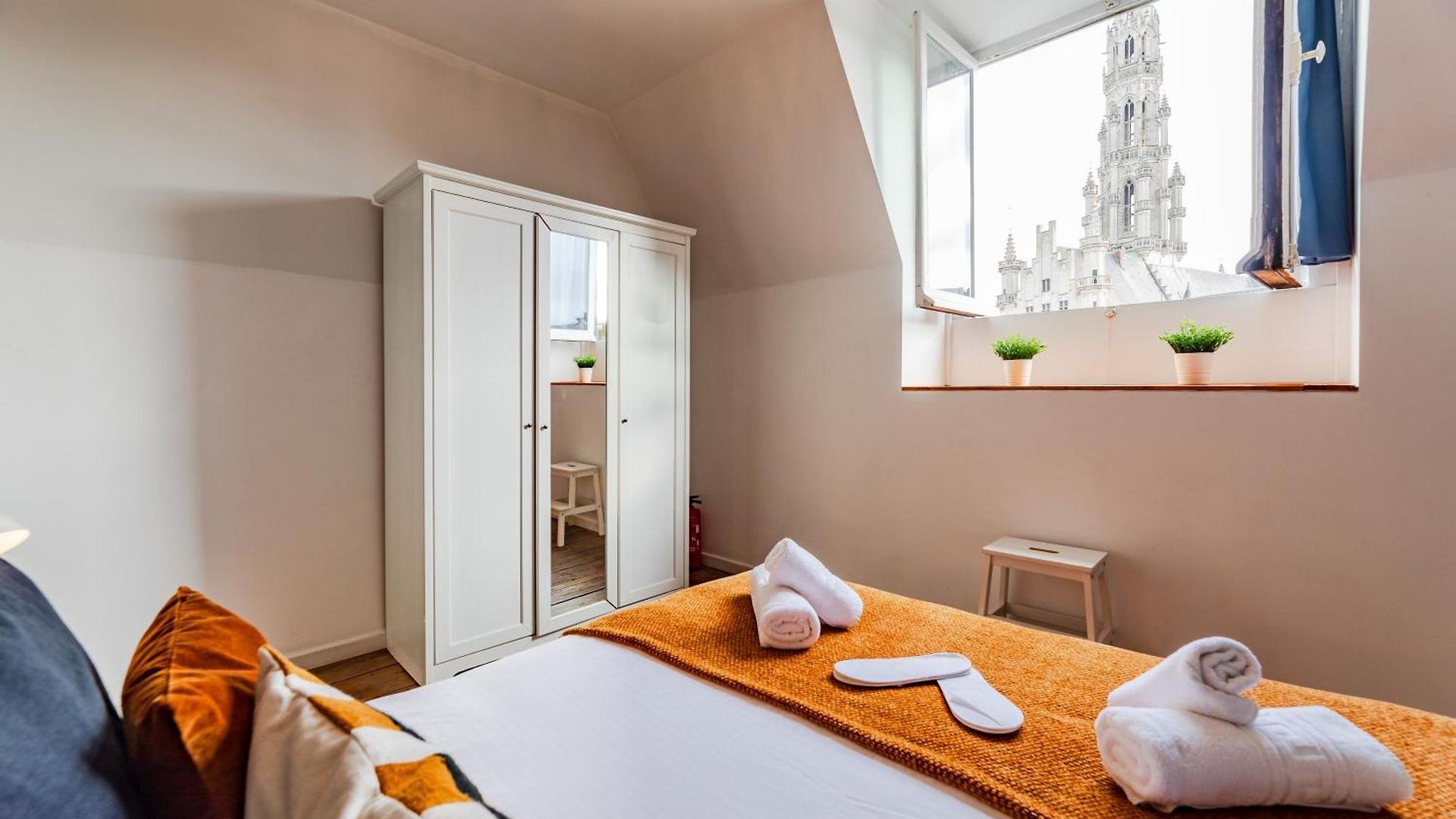 Exclusive 2br With Unesco Views Appartement Brussel