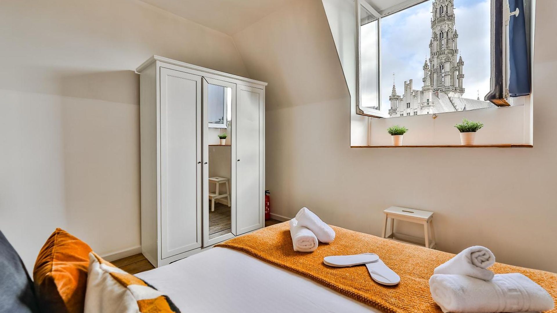 Exclusive 2br With Unesco Views Appartement Brussel