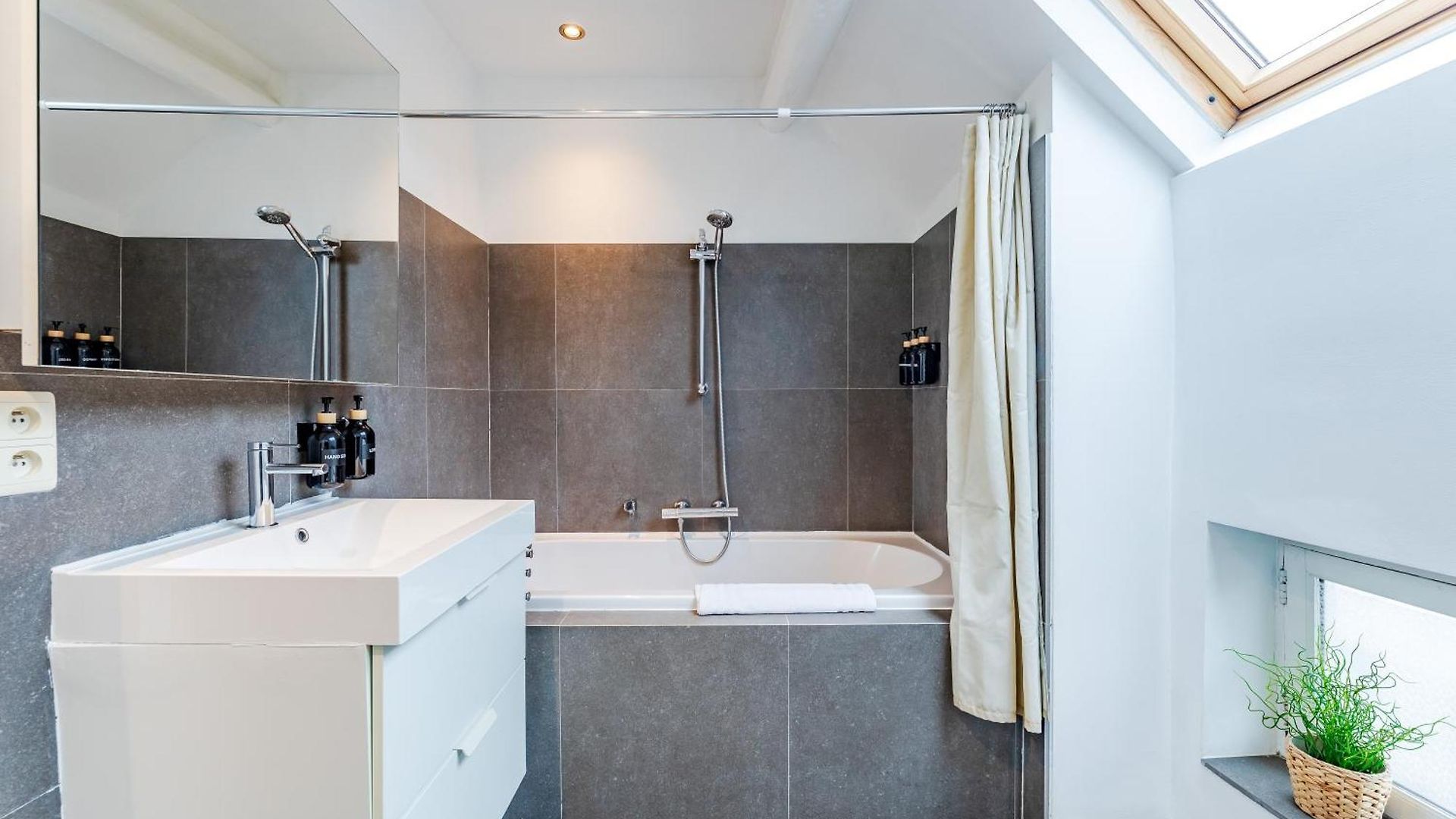 Modern Flat Near Grand Place * Brussel