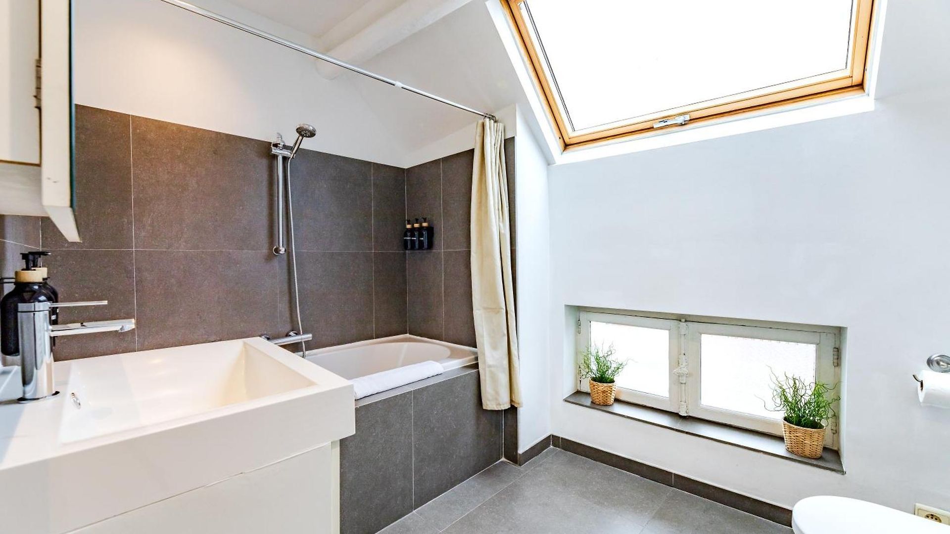 Modern Flat Near Grand Place