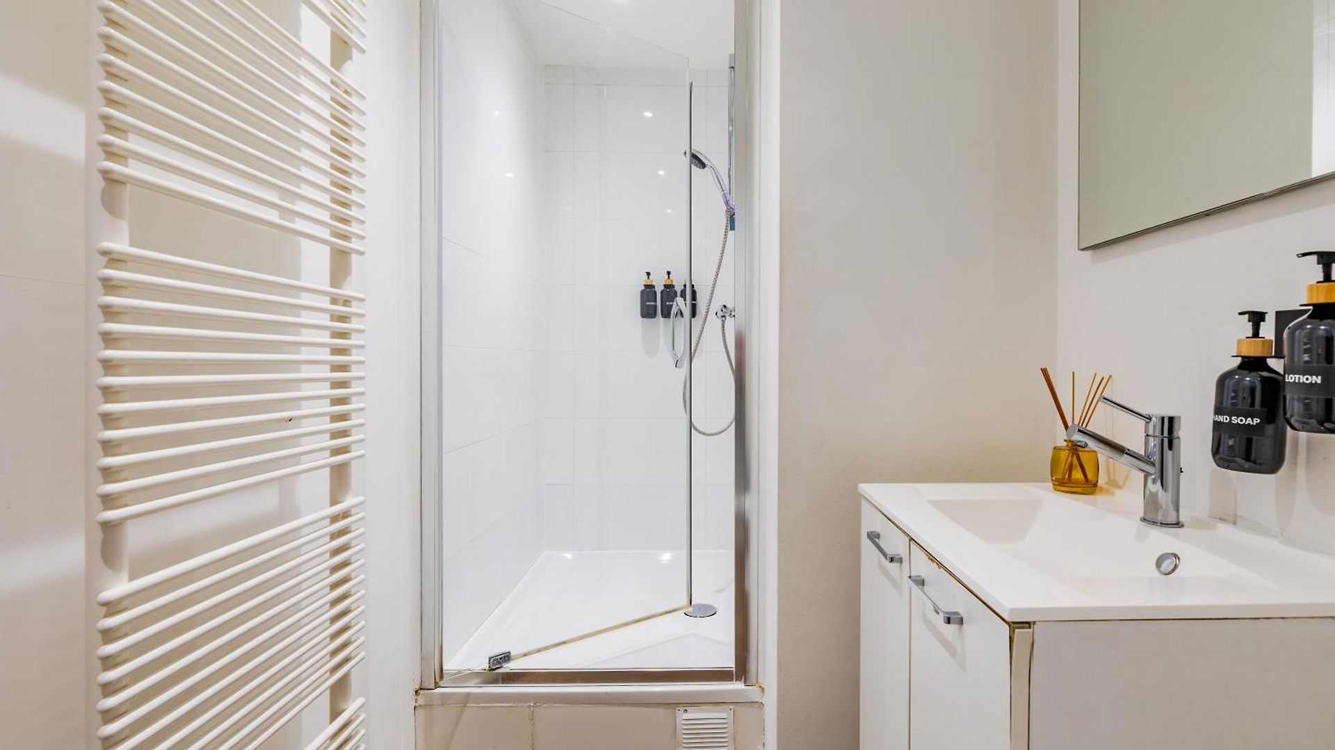Modern Flat Near Grand Place