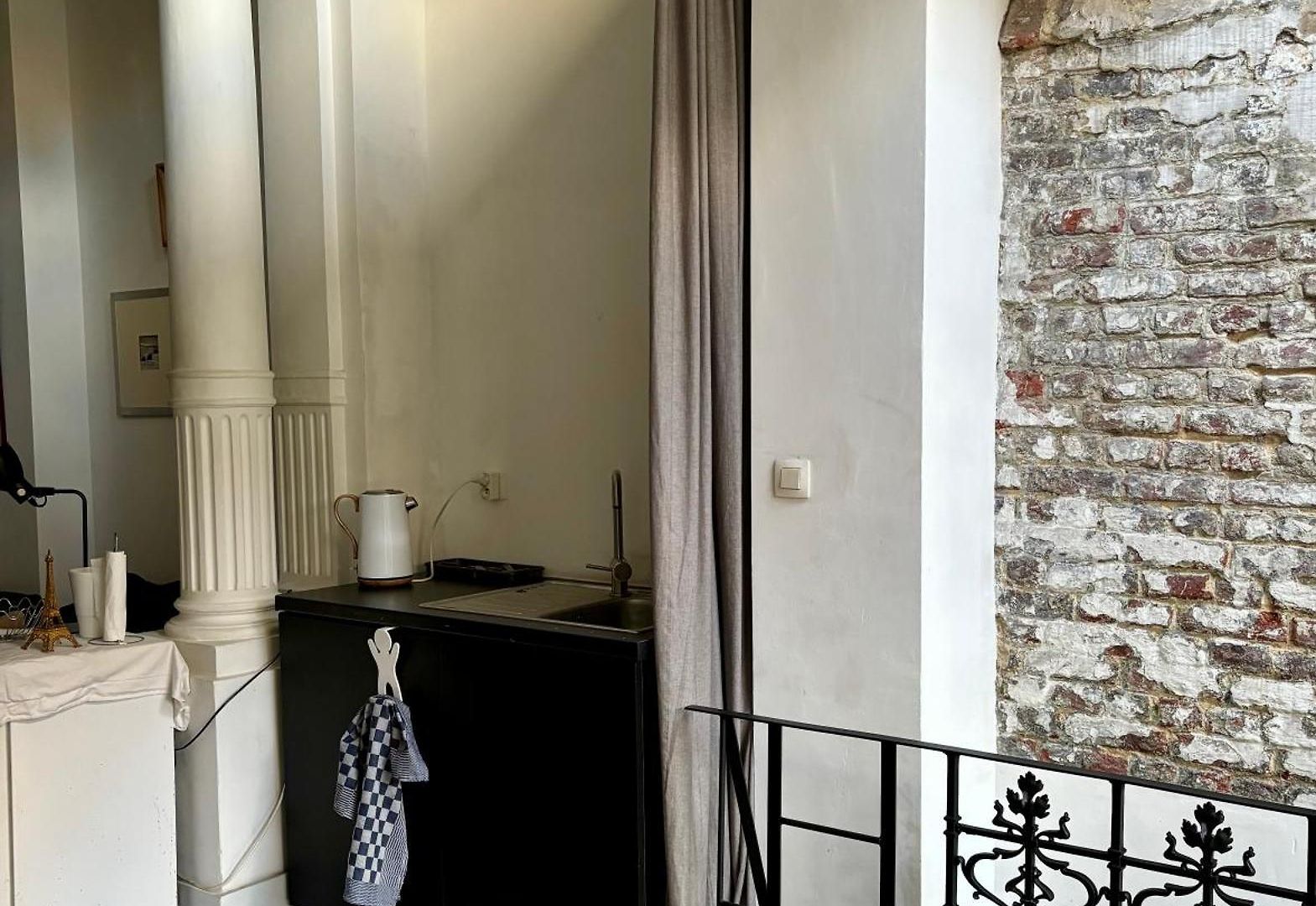 Art Apartment *