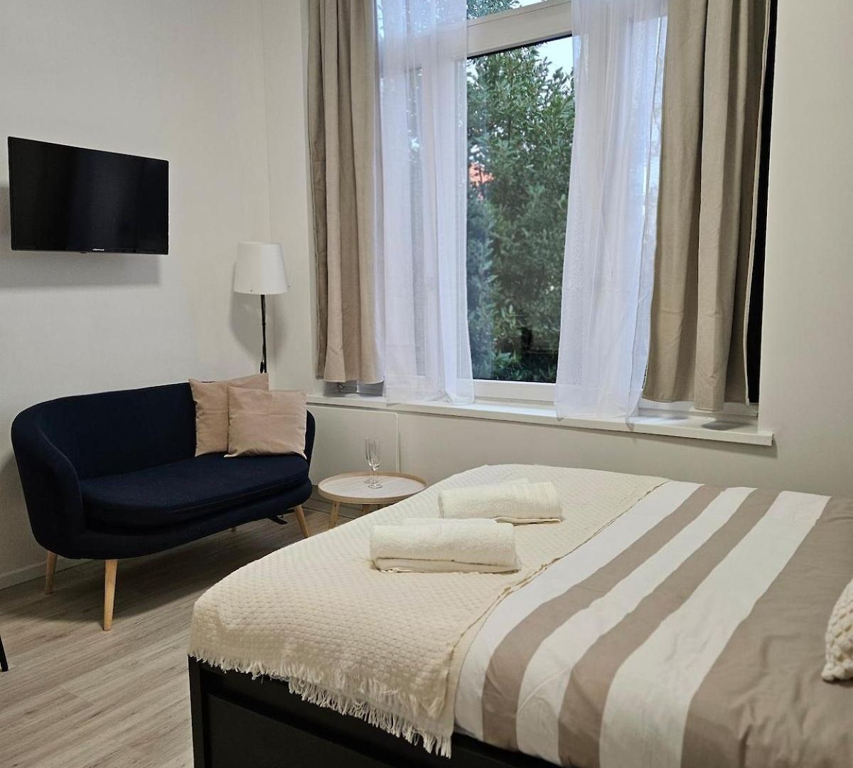 Apartment Centre *