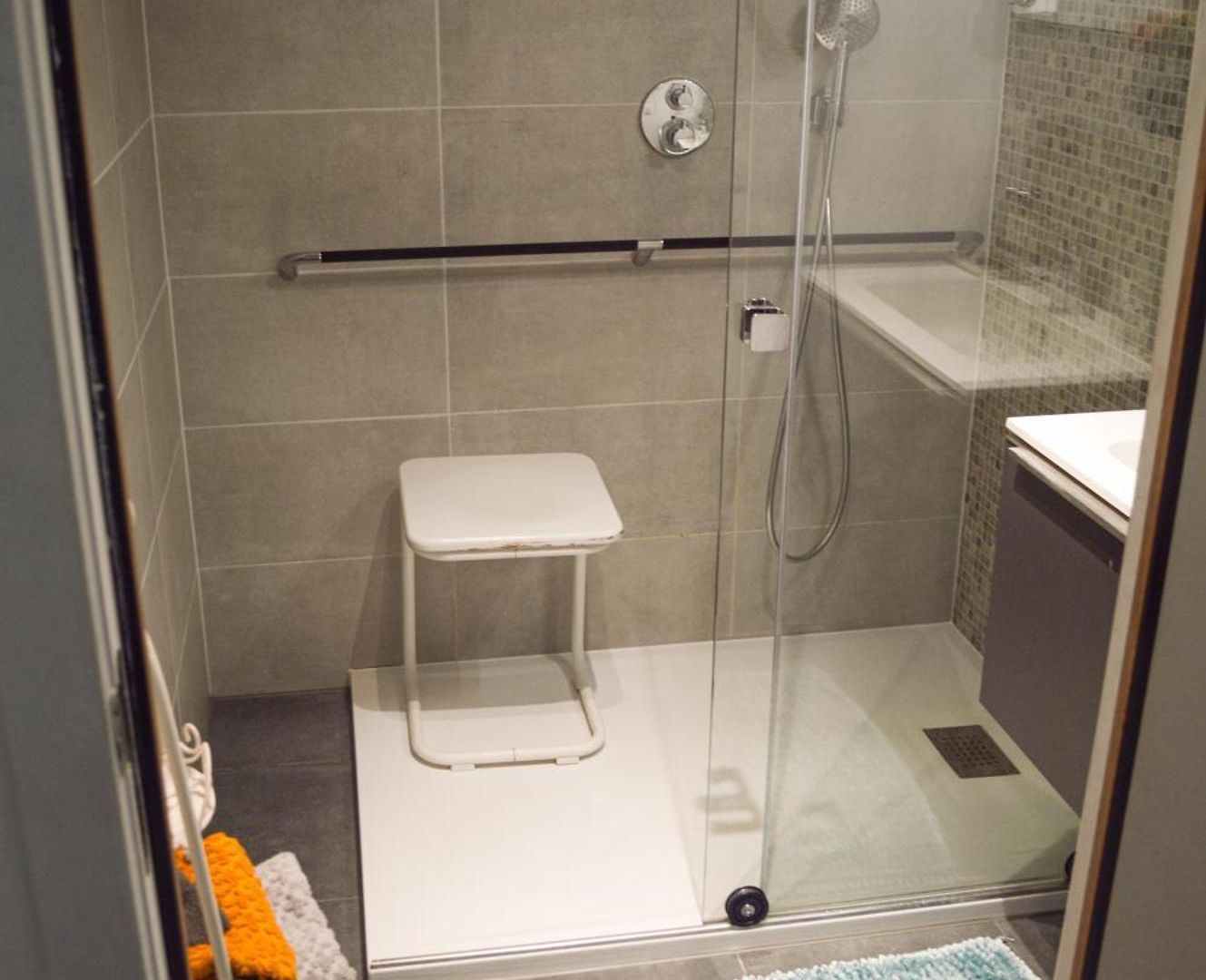 1br Metro Hopital Erasme Bordet Handicapt Friendly Apartment