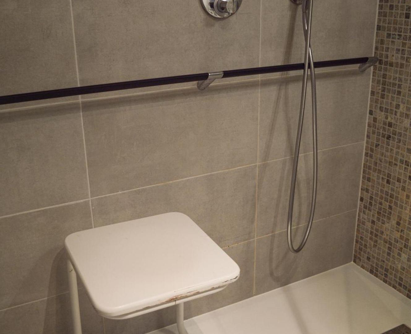 1br Metro Hopital Erasme Bordet Handicapt Friendly Apartment