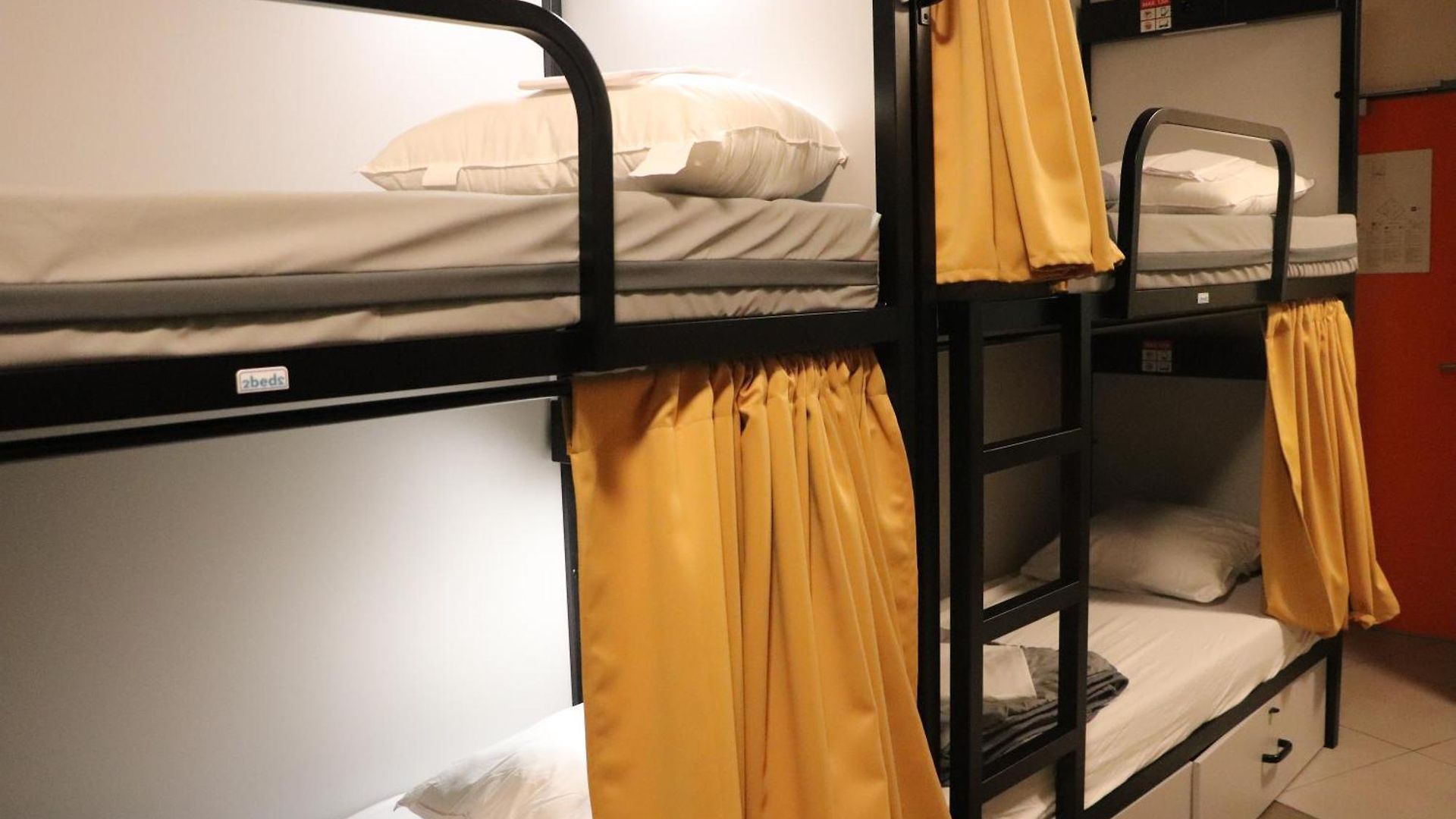 Hi Jacques Brel Hostel *