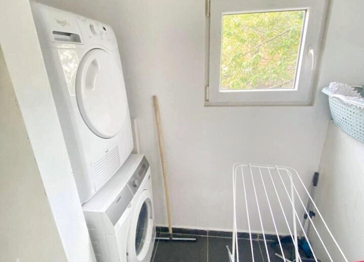 Modern In Molenbeek-saint-jean / 77 M² / Parking *