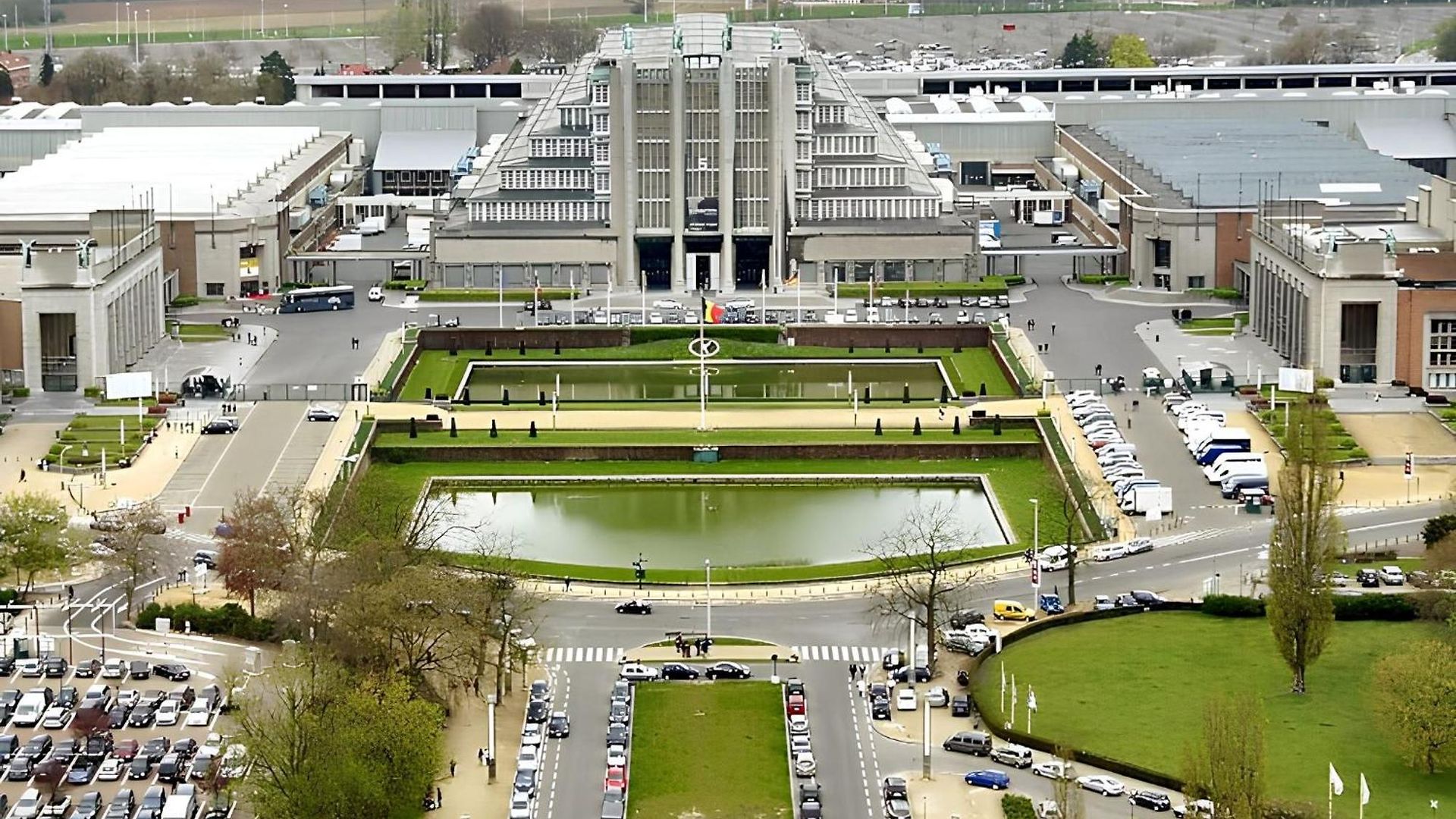 Modern In Molenbeek-saint-jean / 77 M² / Parking *