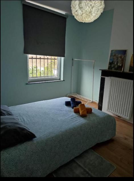 Confortable Lit Double Schaarbeek 1ere Etage Cle Normal Brussels