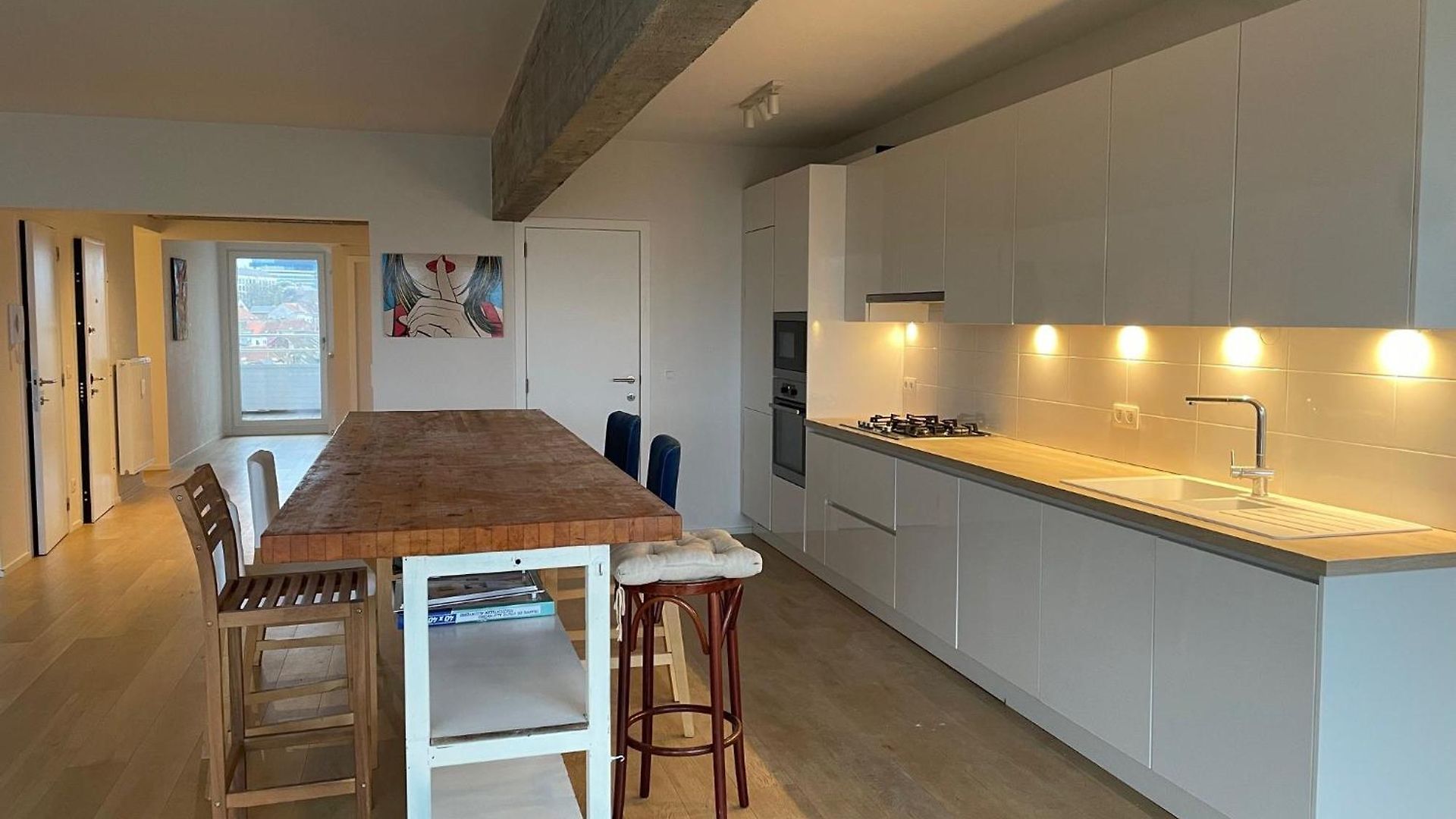 Penthouse Deschanel Apartment *