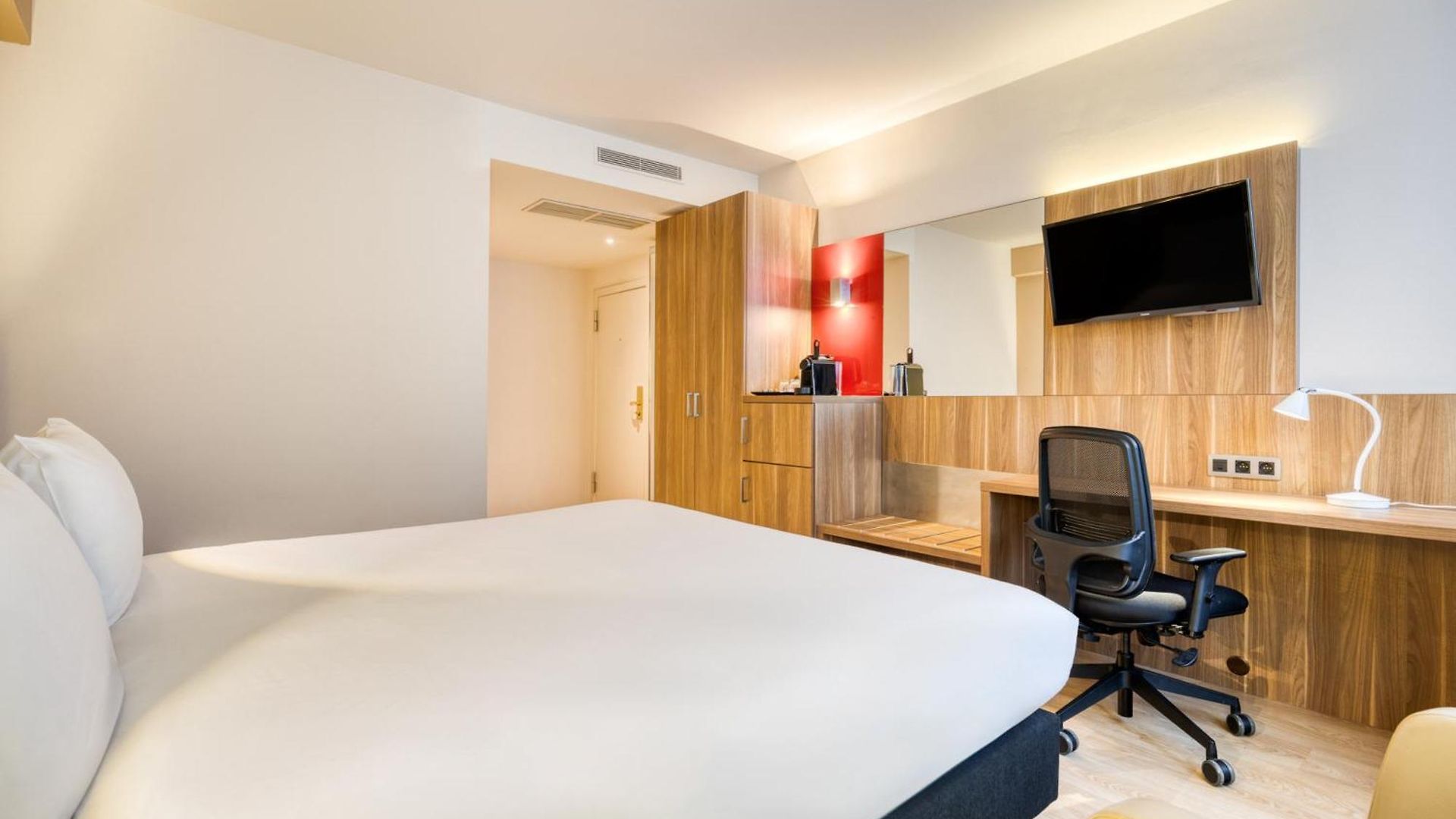 Schuman By Ihg Hotel 4*