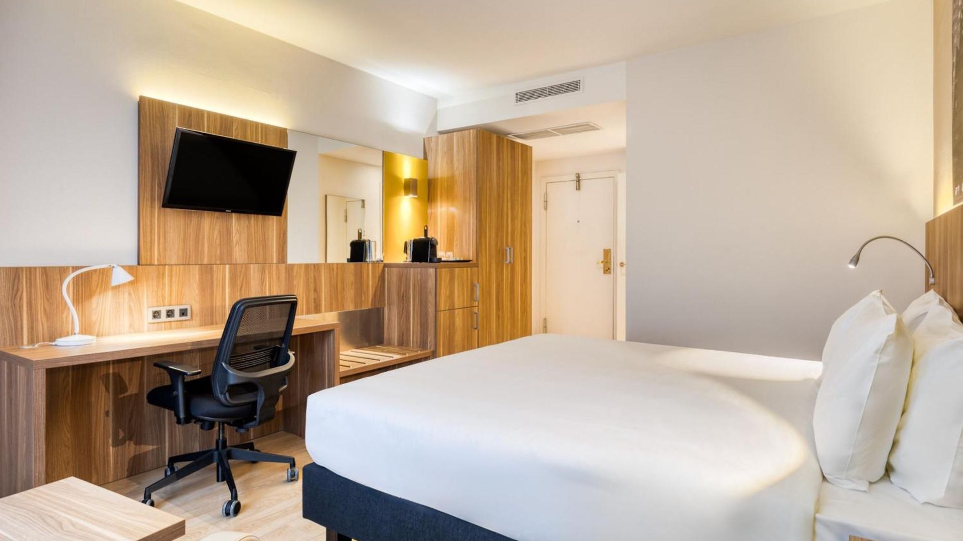 Hotel Schuman By Ihg 4*