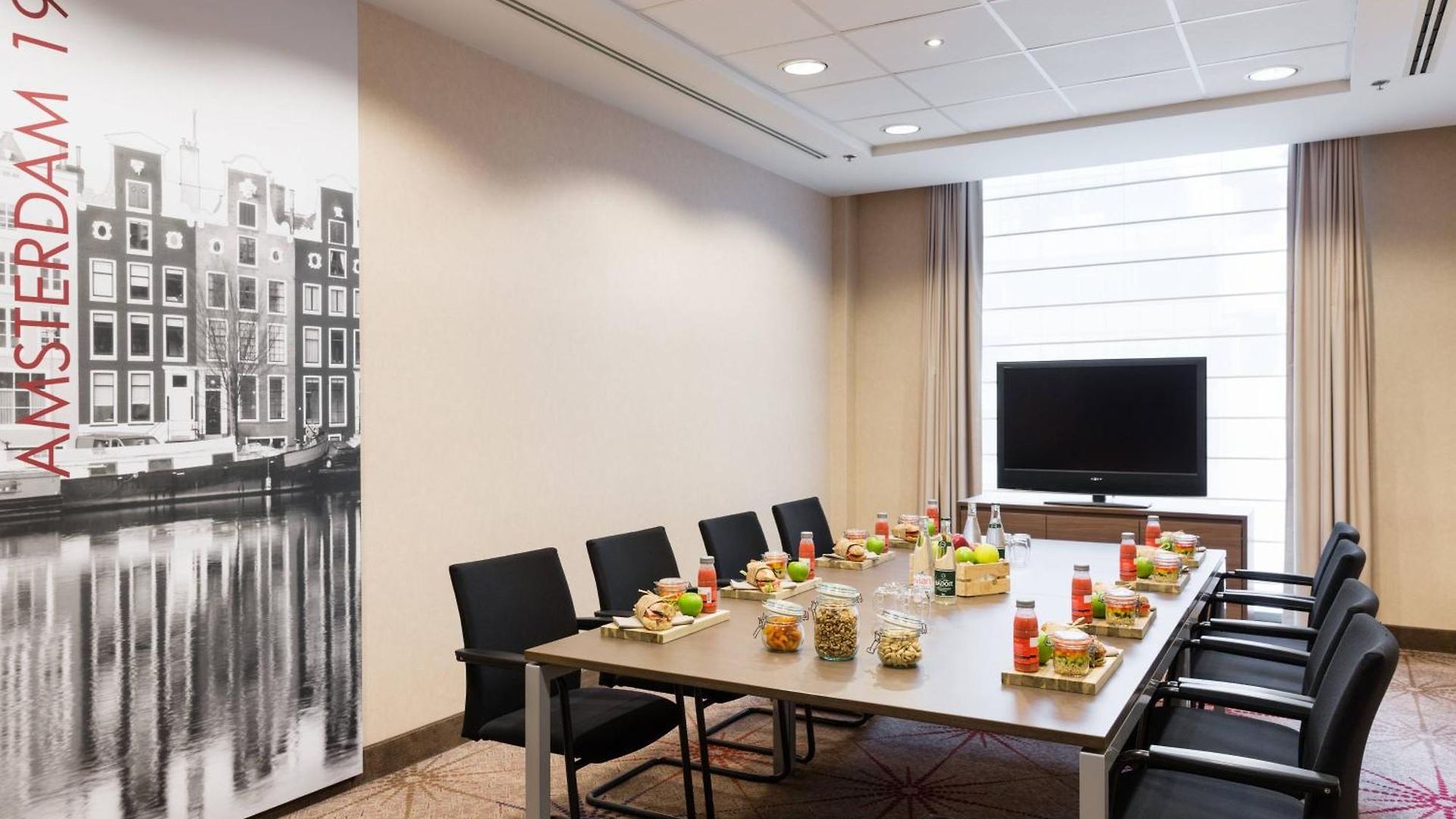 Courtyard By Marriott Hotel 4*