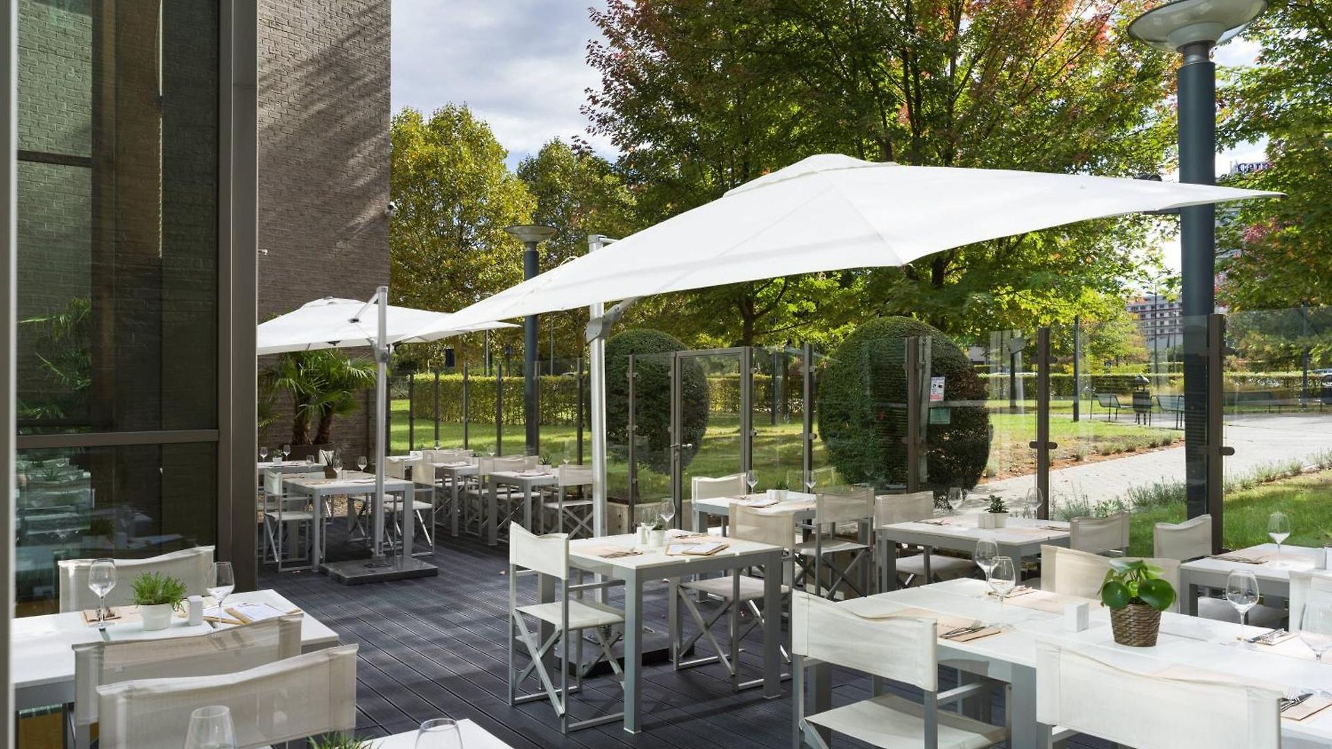 Courtyard By Marriott Hotel