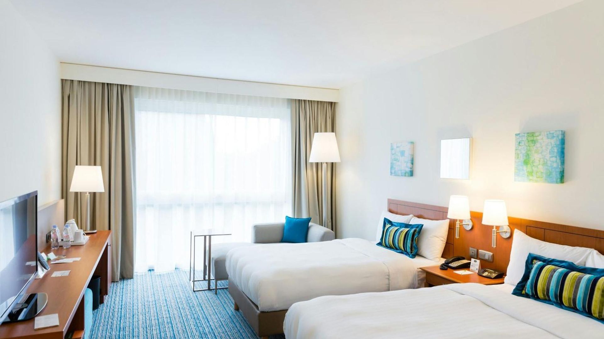Courtyard By Marriott Hotel