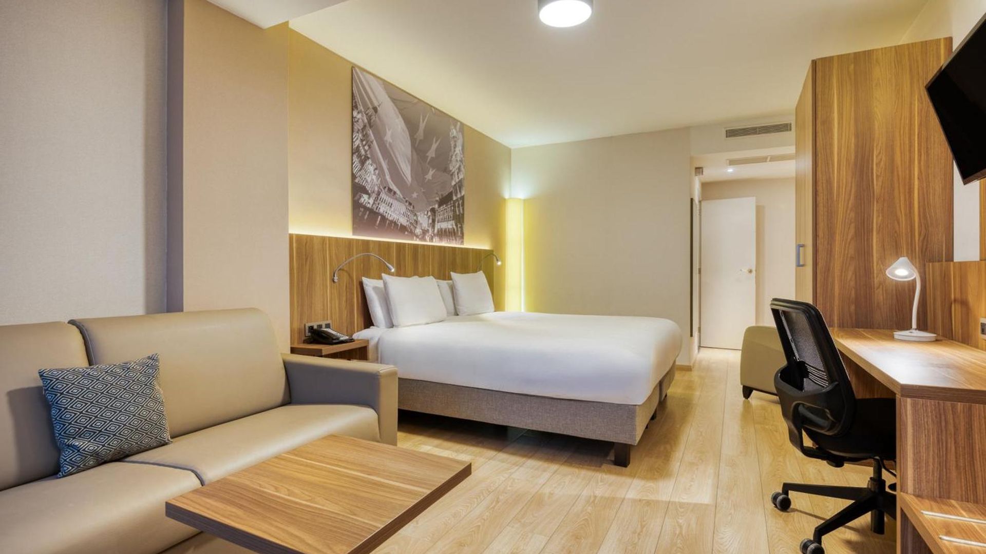 Schuman By Ihg Hotel 4*