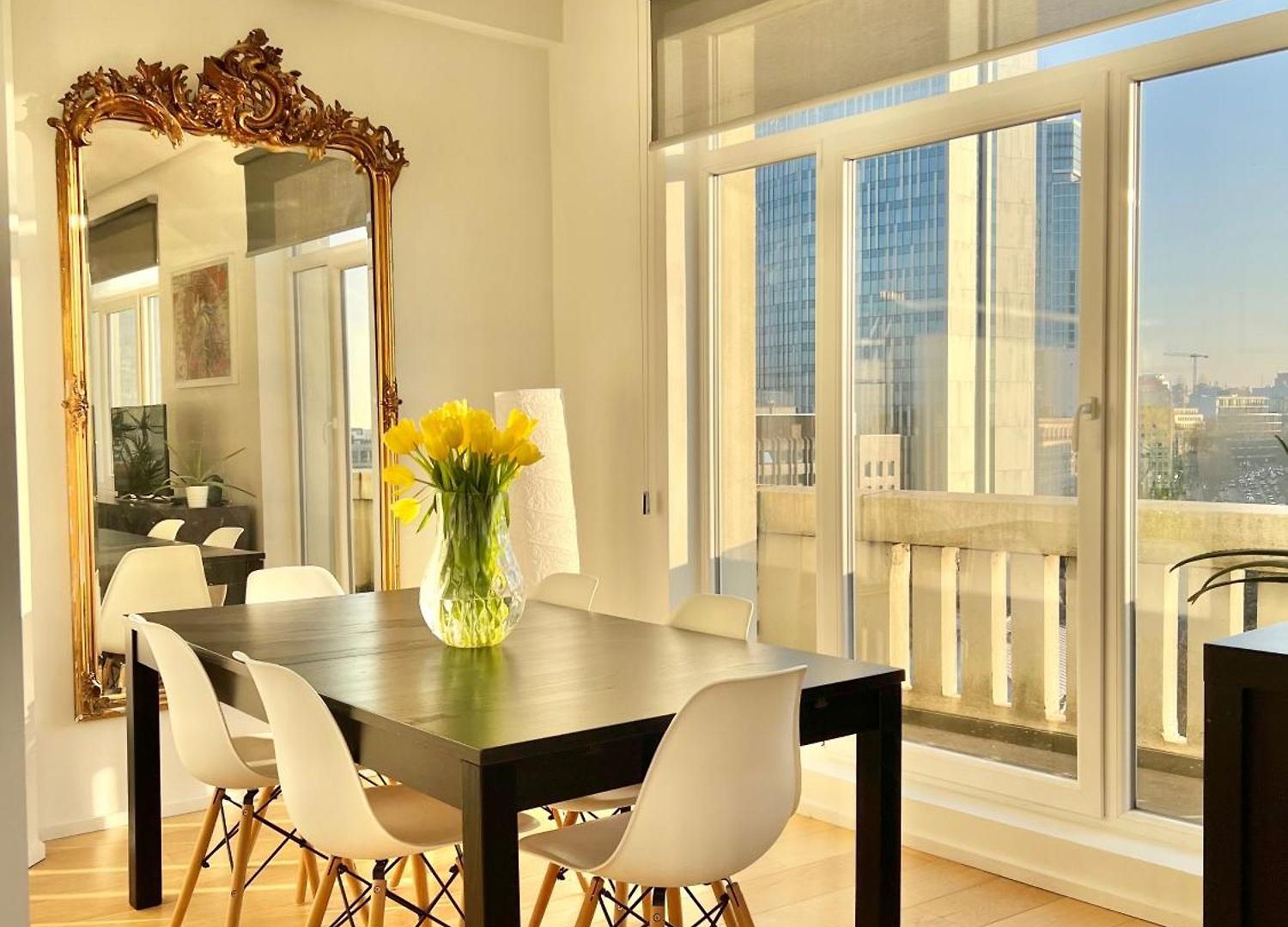 Lovely Loft In Panoramic View!