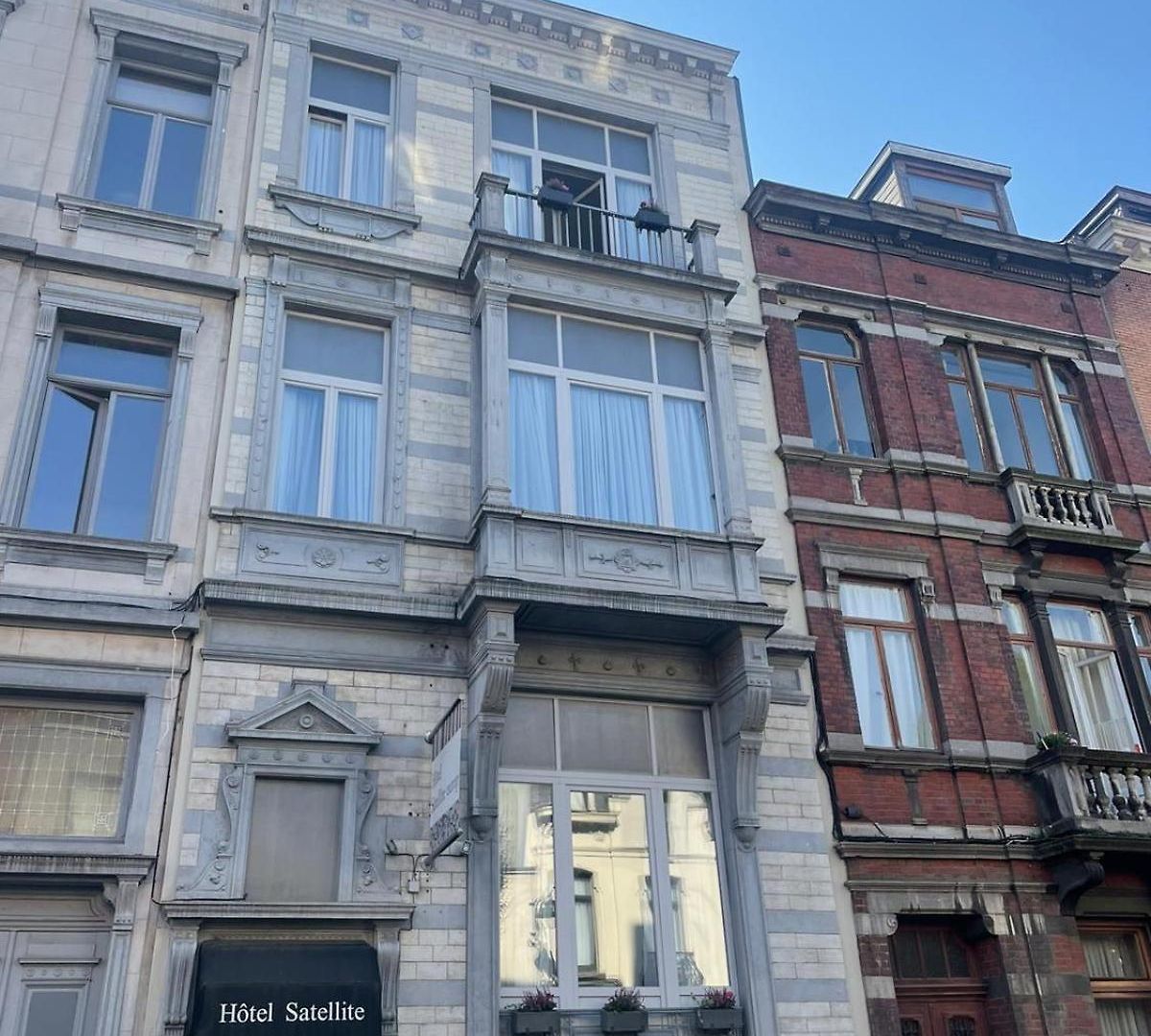 Satellite Hotel