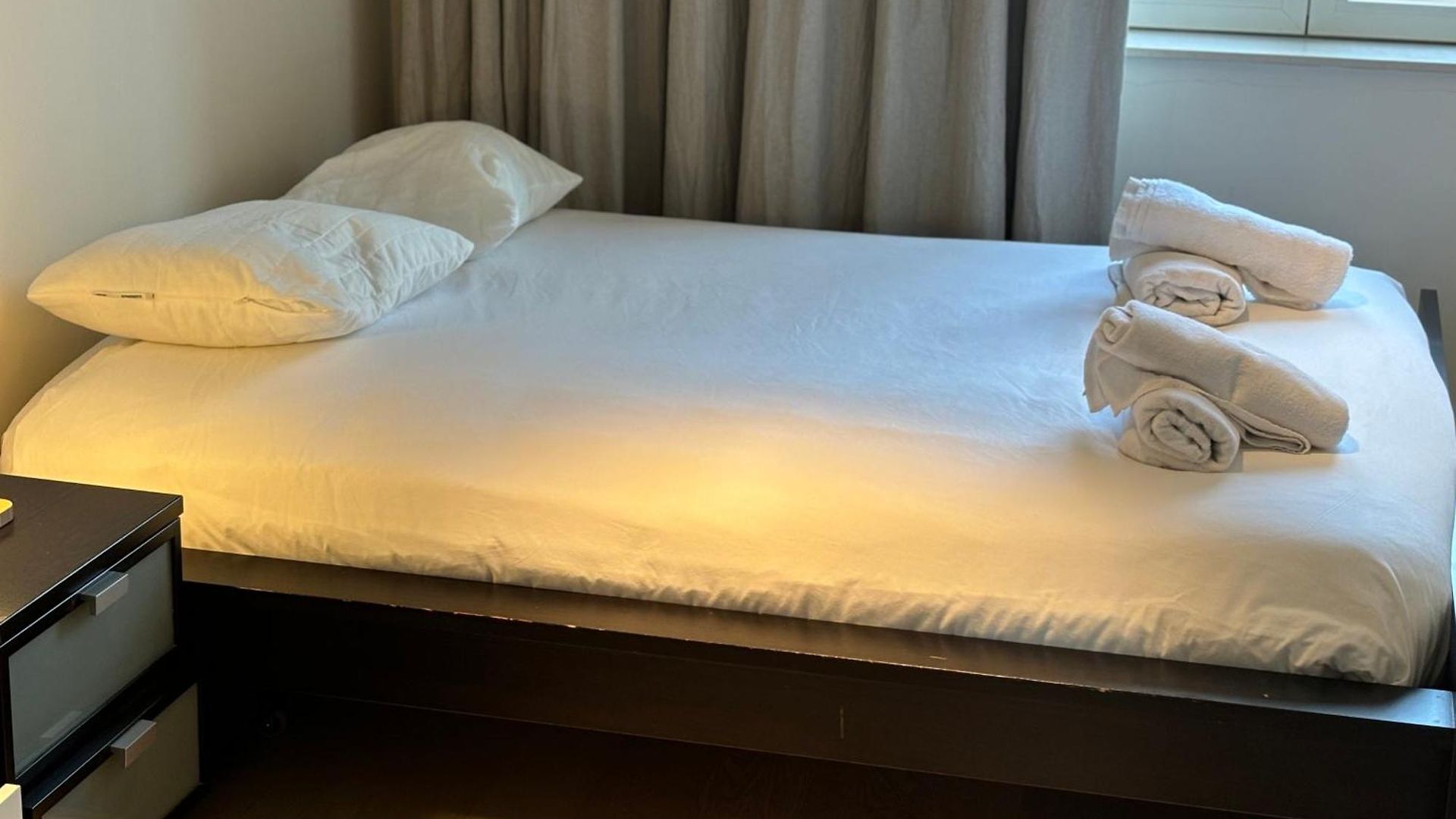 Comfortable Two Bedroom In Center Apartment