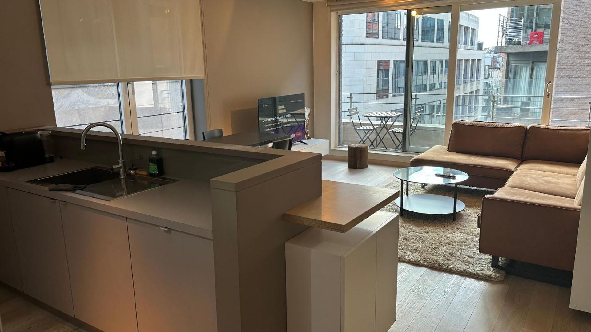 Comfortable Two Bedroom In Center Apartment